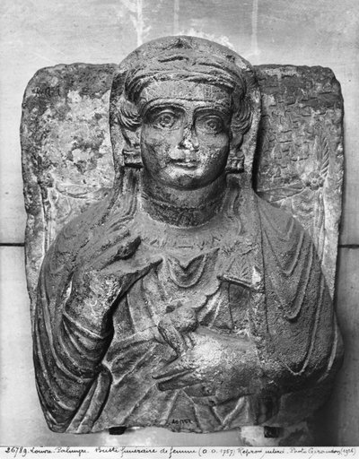 Grabrelief einer weiblichen Figur, aus Palmyra, Syrien von Syrian